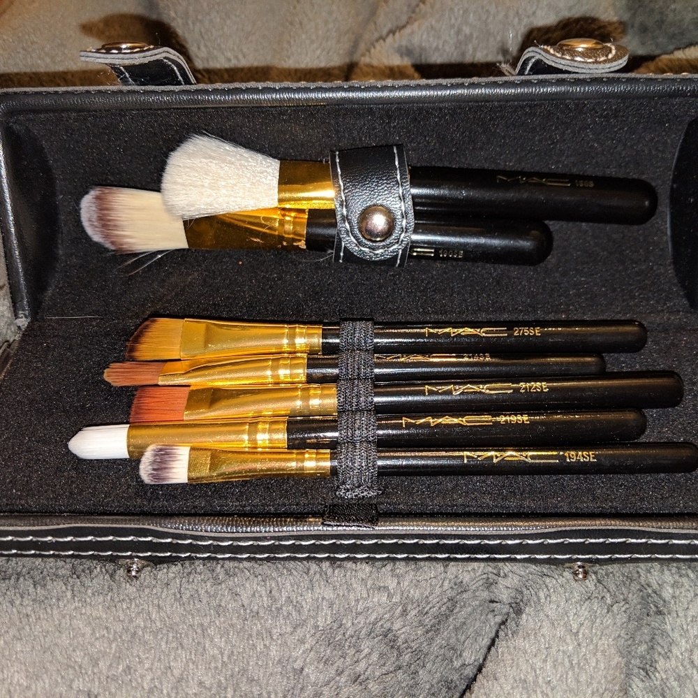 MAC 9 piece brush set with carrying case